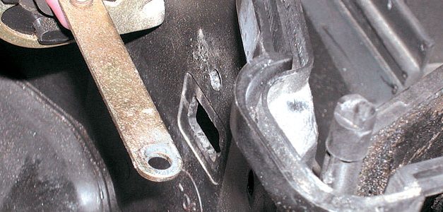 Mercedes-Benz Parts News: Heater Core Pivot Pin