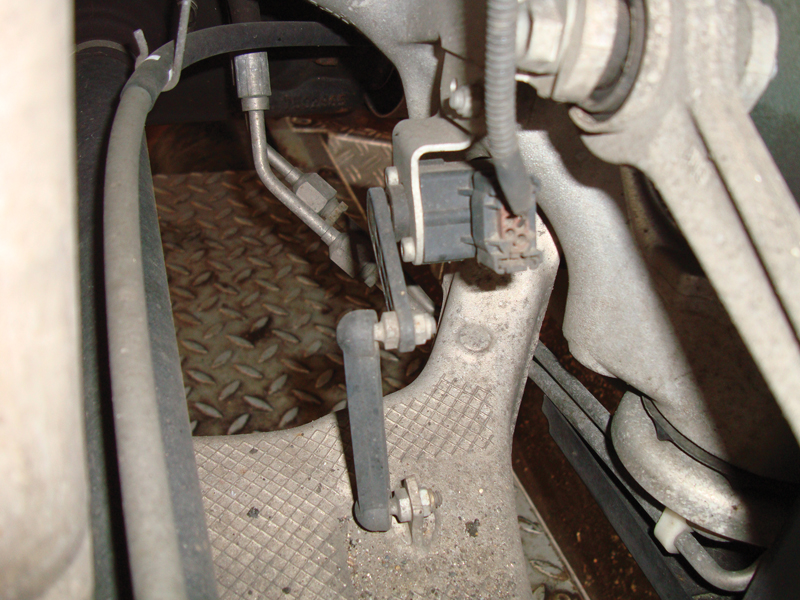 Mounted between the lower control arm and the sub-frame, the Hall-effect height sensors send their signals to the EHC control unit. This is the rear ride height of an EHC I system. If you have a problem with one corner of the car, check to see if the linkage has been damaged by road debris.
