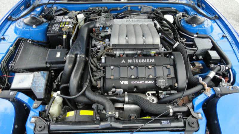 That's a pretty crowded engine compartment, as you'd expect with DOHC and twin turbos.