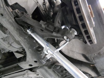 volvo-tool-for-pulling-down-control-arms