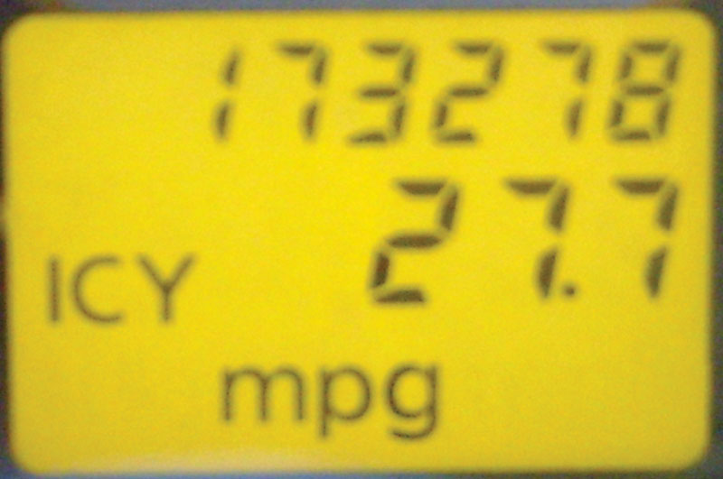At nearly 28 mpg this Maxima is getting great gas mileage. The driver reports a lot of highway driving. 