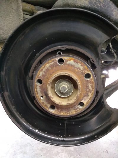 measure-wheel-hub-lateral-runout
