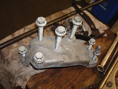 Transmission mount and bolts