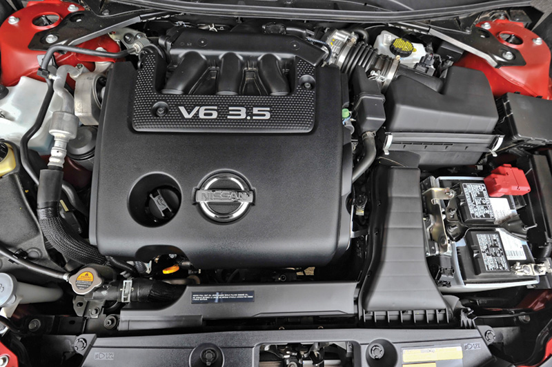 Nissan2013Altima_3.5L-engine_23