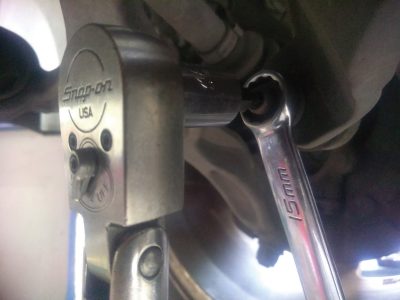 check-for-looseness-tighten-sway-bar-end-link-nuts