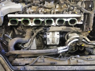 easy-access to-alternator-when-manifold-removed