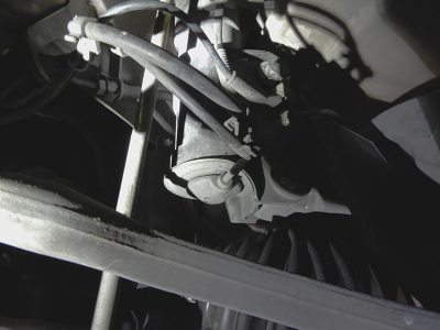 Electrical-Connection-at-Front-strut-for-Four-C-Suspension