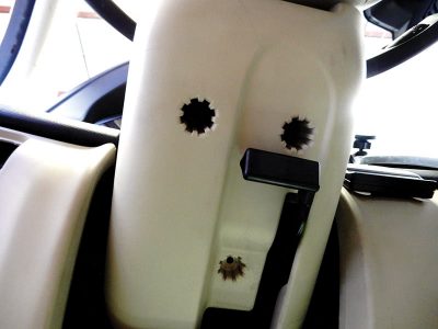 Bottom-trim-at-steering-column,-remove-three-screws