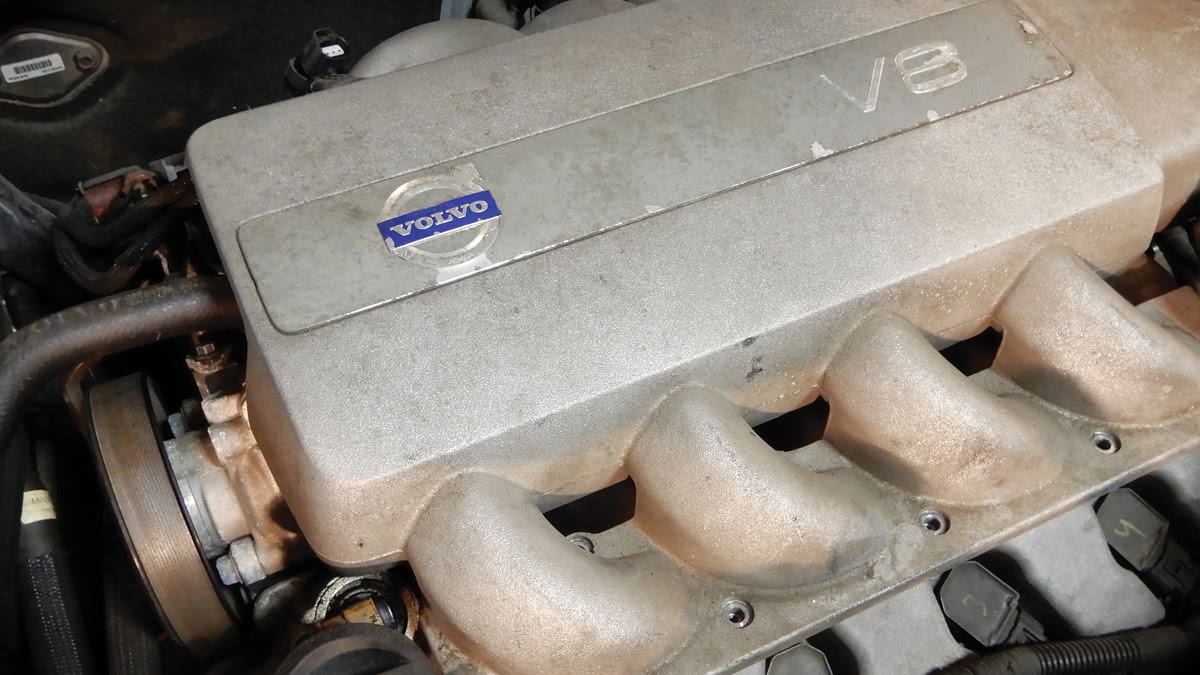 Resealing-Volvo-XC90-V8-Front-Engine-Cover