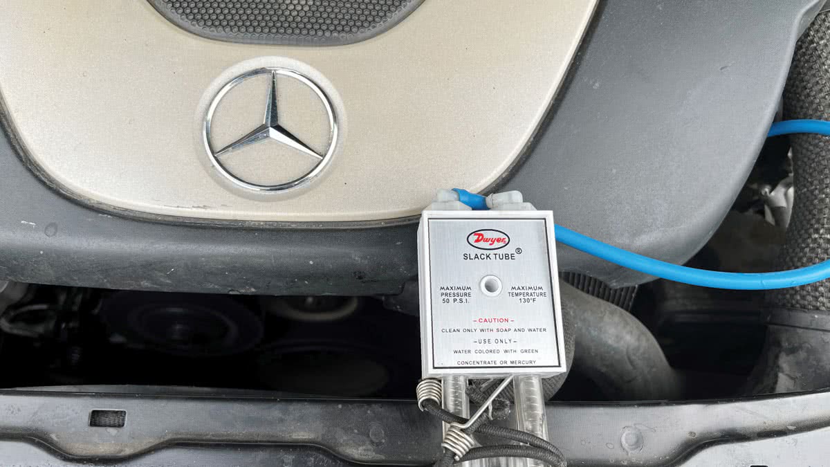 Crankcase-Ventilation-in-Modern-Mercedes-Benz-Engine